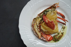 photo: 甲殻を火入れしてペーストとクレープで包む